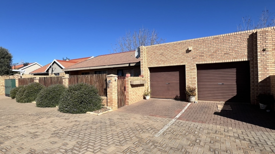 3 Bedroom Property for Sale in Langenhovenpark Free State
